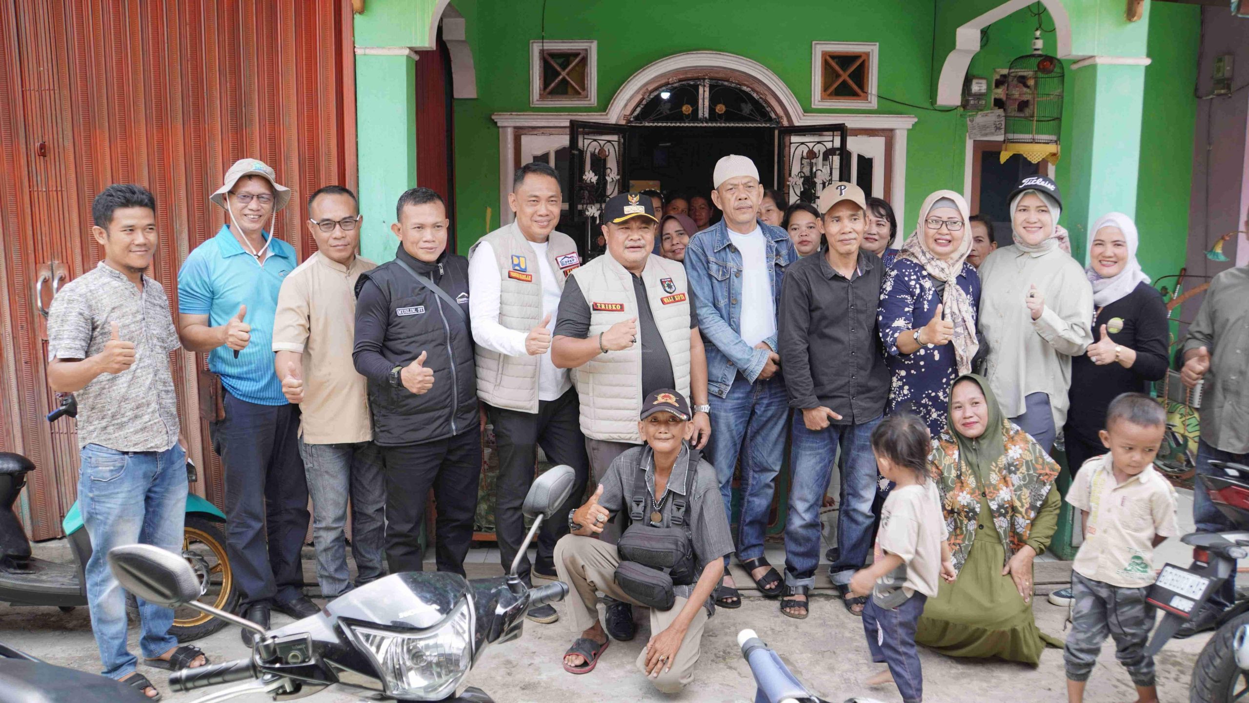 PJ Wali Kota Lubuk Linggau Ir. H. Trisko Defriyansa, S.T.,M.Si., IPU Didampingi Kepala Dinas Perumahan Rakyat dan Kawasan Permukiman Febrio Fadilah, S.T.,M.M Meninjau Drainase yang Selesai Di Renovasi